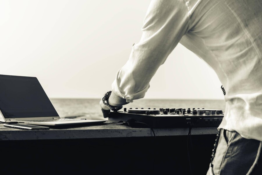 Dj umowa o dzieło czy zlecenie co wybrać?